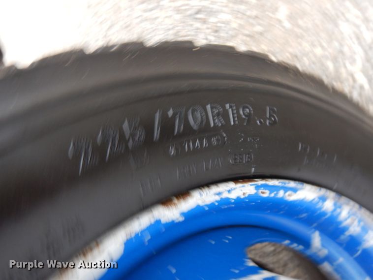 image for item GK9549 2003 Ford F550 Super Duty  flatbed truck with crane