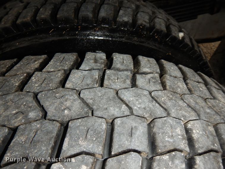 image for item GK9549 2003 Ford F550 Super Duty  flatbed truck with crane