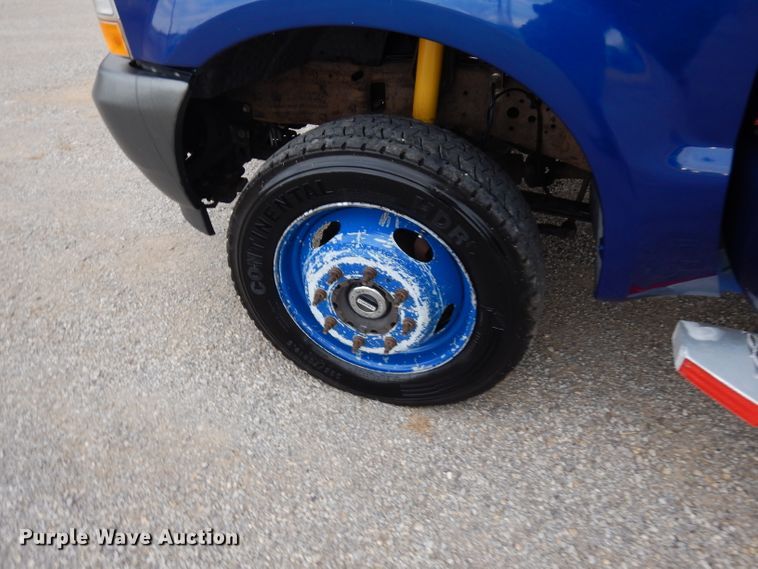 image for item GK9549 2003 Ford F550 Super Duty  flatbed truck with crane