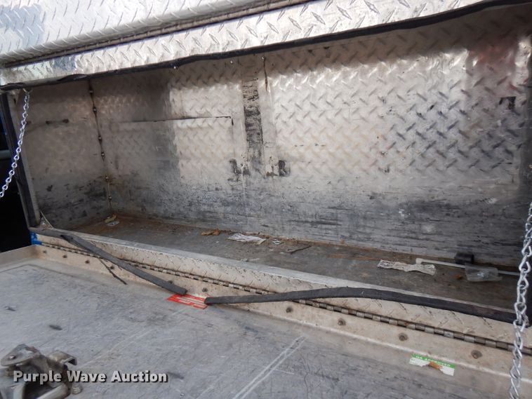 image for item GK9549 2003 Ford F550 Super Duty  flatbed truck with crane