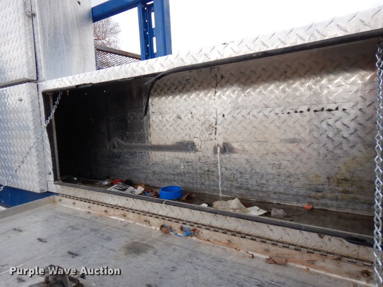 image for item GK9549 2003 Ford F550 Super Duty  flatbed truck with crane