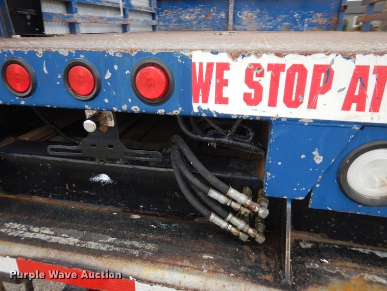 image for item GK9549 2003 Ford F550 Super Duty  flatbed truck with crane