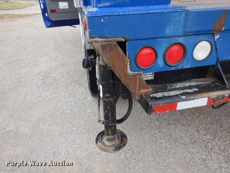 image for item GK9549 2003 Ford F550 Super Duty  flatbed truck with crane