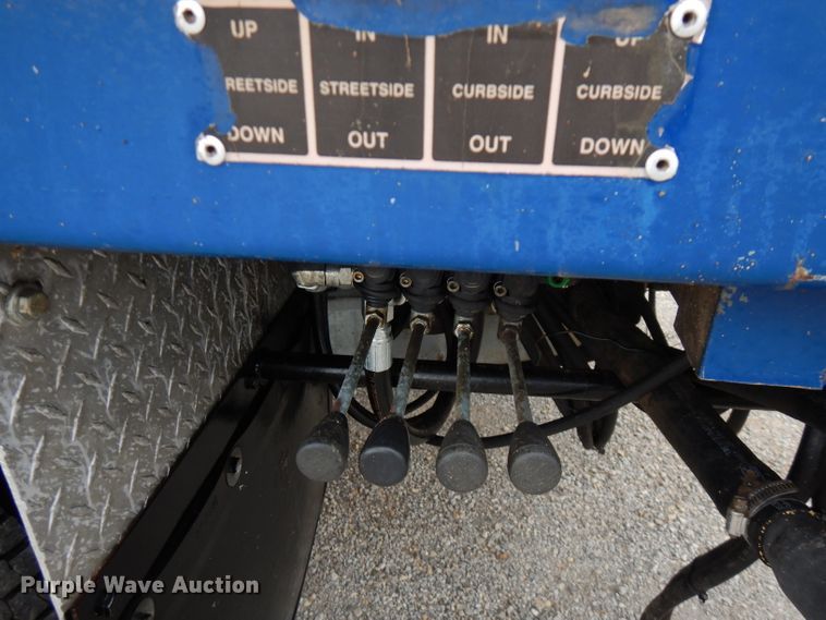 image for item GK9549 2003 Ford F550 Super Duty  flatbed truck with crane