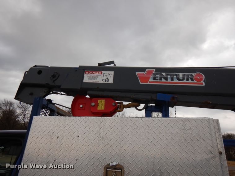 image for item GK9549 2003 Ford F550 Super Duty  flatbed truck with crane