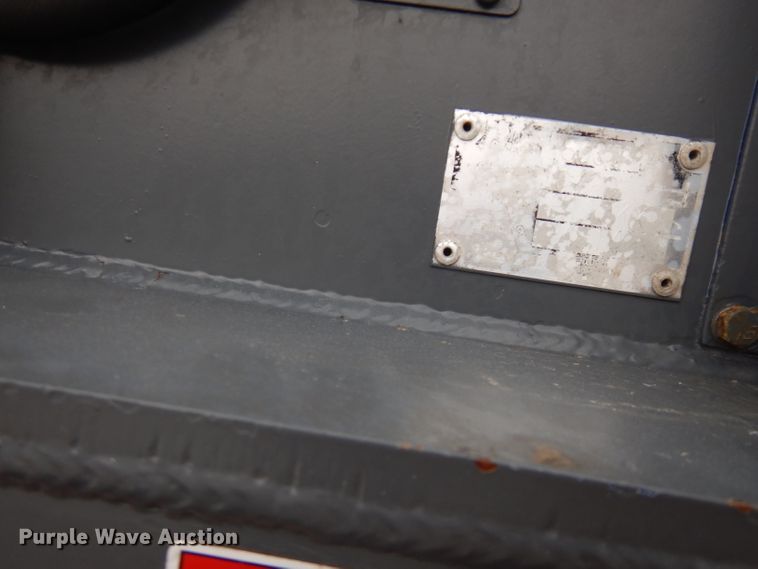 image for item GK9549 2003 Ford F550 Super Duty  flatbed truck with crane