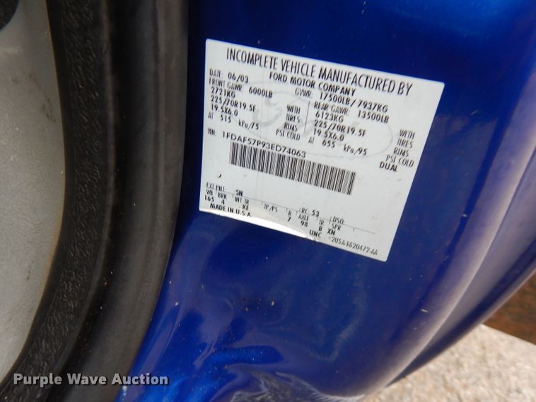 image for item GK9549 2003 Ford F550 Super Duty  flatbed truck with crane