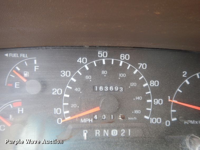 image for item GK9552 1999 Ford F450 Super Duty  flatbed truck