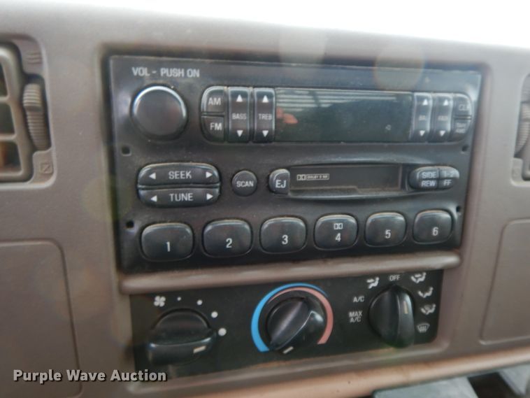 image for item GK9552 1999 Ford F450 Super Duty  flatbed truck