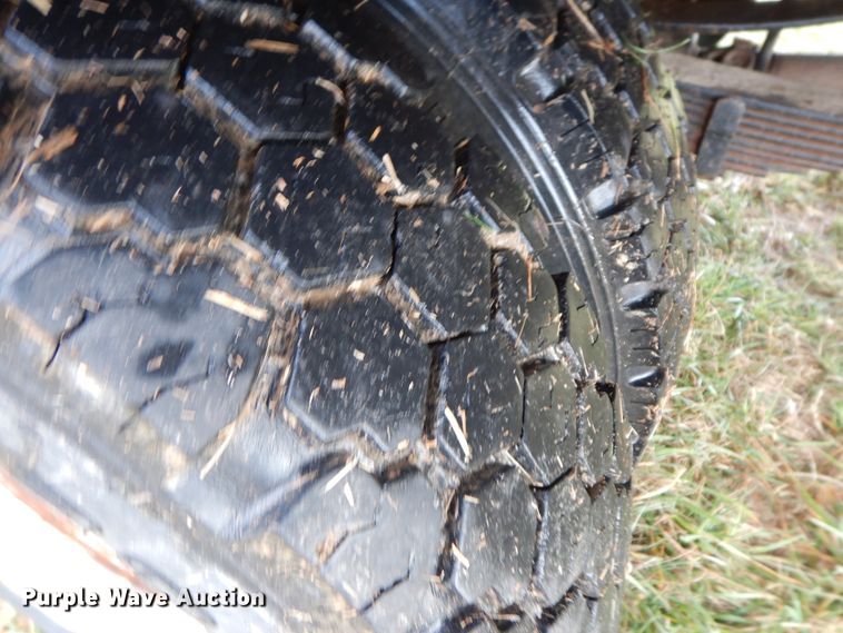 image for item GK9552 1999 Ford F450 Super Duty  flatbed truck