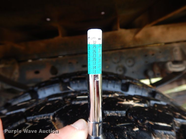 image for item GK9552 1999 Ford F450 Super Duty  flatbed truck