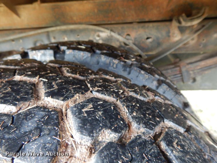 image for item GK9552 1999 Ford F450 Super Duty  flatbed truck