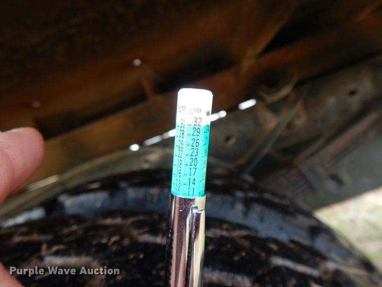 image for item GK9552 1999 Ford F450 Super Duty  flatbed truck