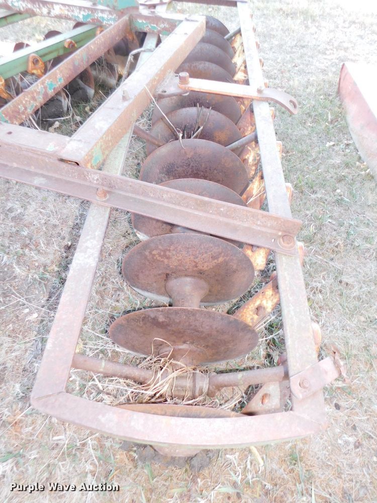 image for item GQ9905 (2) pieces of Ag equipment