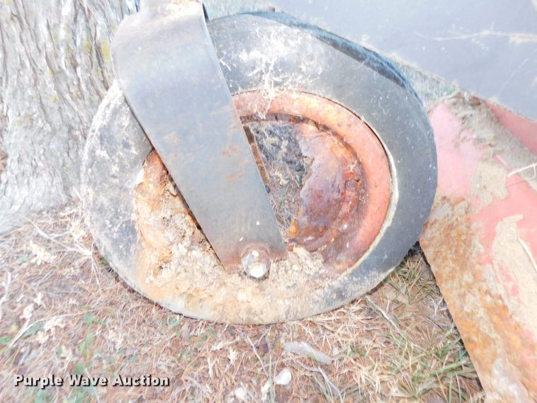 image for item GQ9905 (2) pieces of Ag equipment