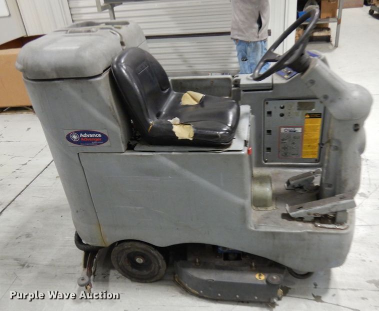 image for item HD9174 Nilfisk Advance Avenger 3210F floor scrubber