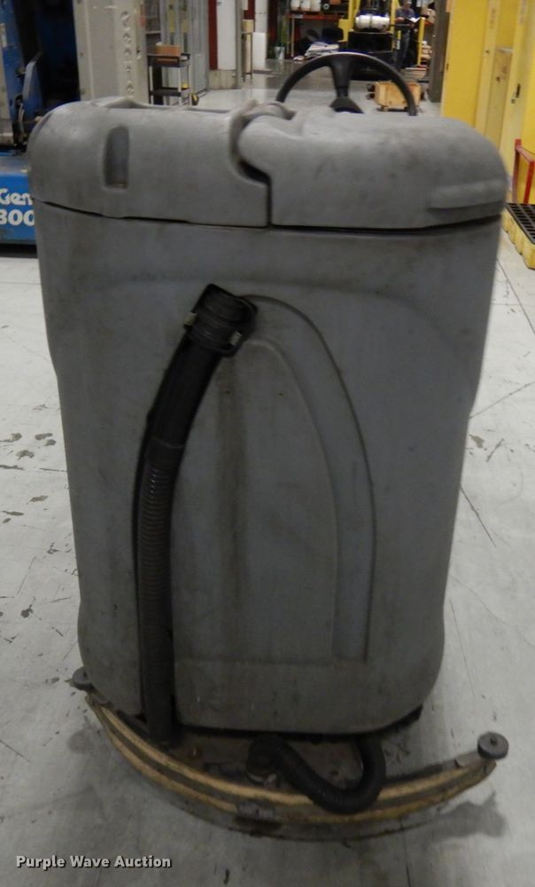 image for item HD9174 Nilfisk Advance Avenger 3210F floor scrubber