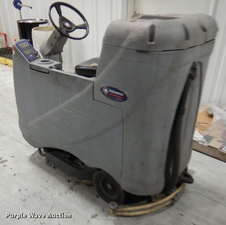 image for item HD9174 Nilfisk Advance Avenger 3210F floor scrubber