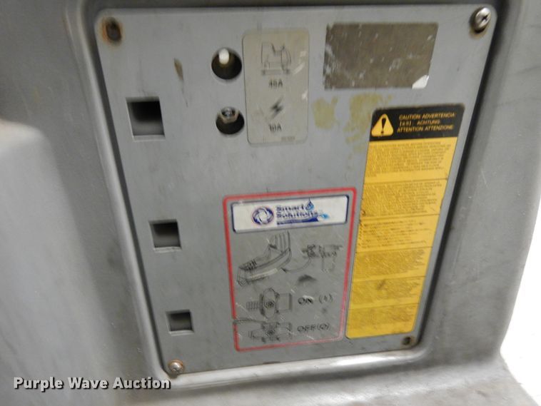 image for item HD9174 Nilfisk Advance Avenger 3210F floor scrubber