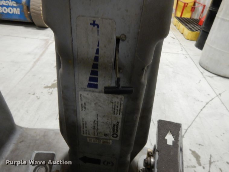 image for item HD9174 Nilfisk Advance Avenger 3210F floor scrubber