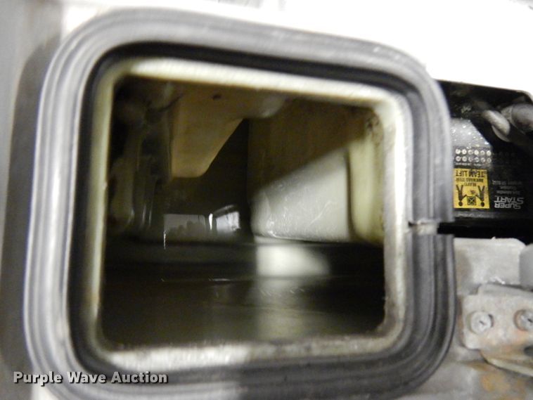 image for item HD9174 Nilfisk Advance Avenger 3210F floor scrubber