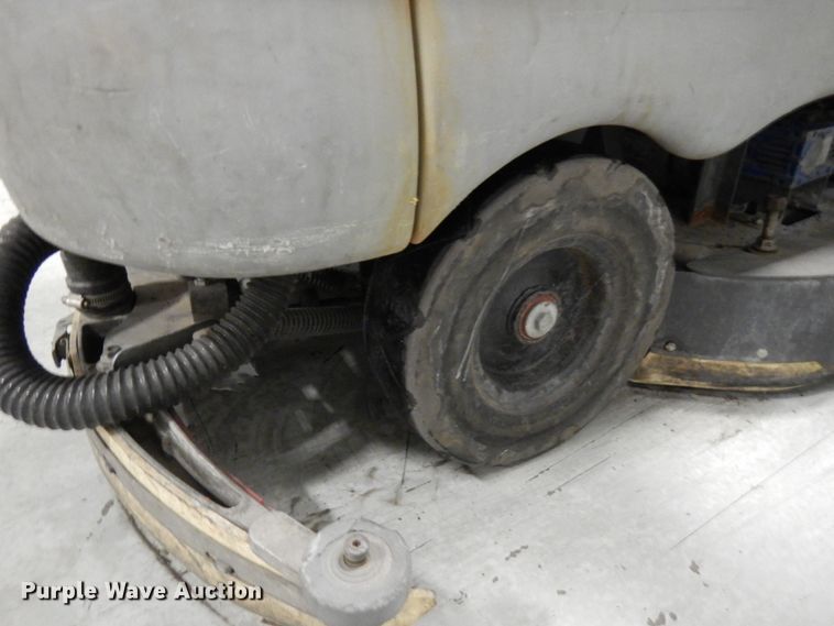 image for item HD9174 Nilfisk Advance Avenger 3210F floor scrubber