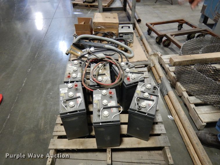 image for item HD9174 Nilfisk Advance Avenger 3210F floor scrubber