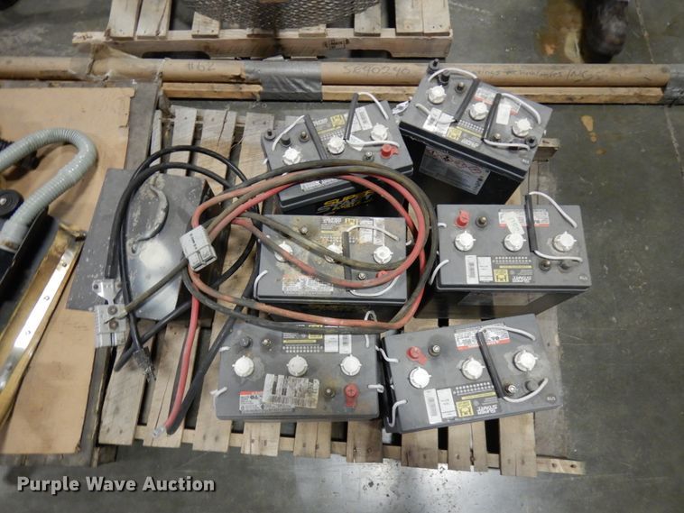 image for item HD9174 Nilfisk Advance Avenger 3210F floor scrubber