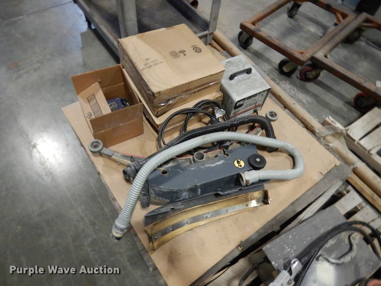 image for item HD9174 Nilfisk Advance Avenger 3210F floor scrubber