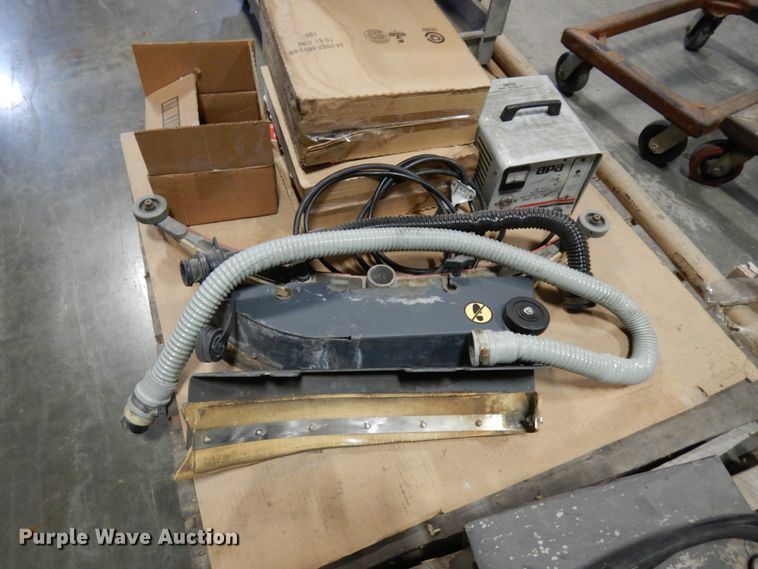 image for item HD9174 Nilfisk Advance Avenger 3210F floor scrubber