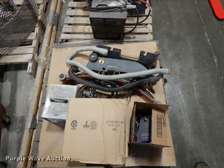 image for item HD9174 Nilfisk Advance Avenger 3210F floor scrubber