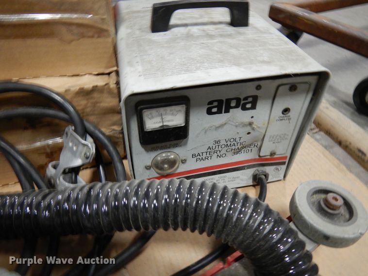 image for item HD9174 Nilfisk Advance Avenger 3210F floor scrubber