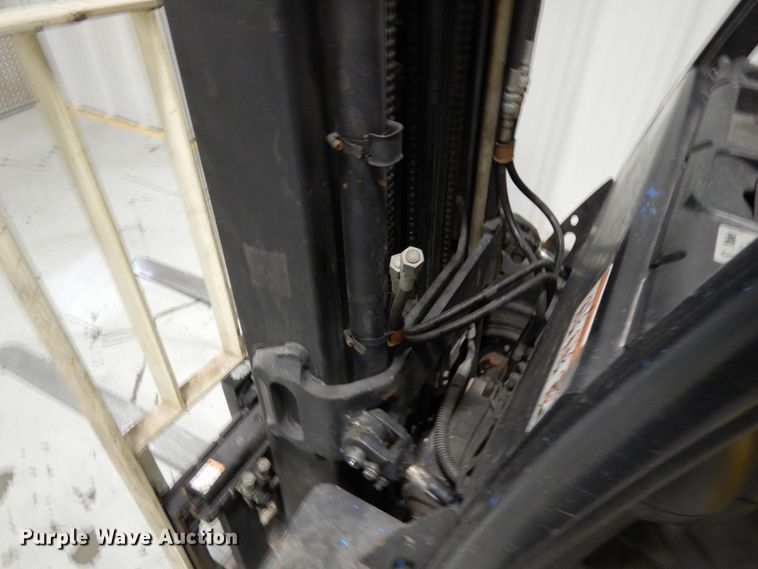 image for item HD9175 Yale GLC050VXNVSE094  forklift