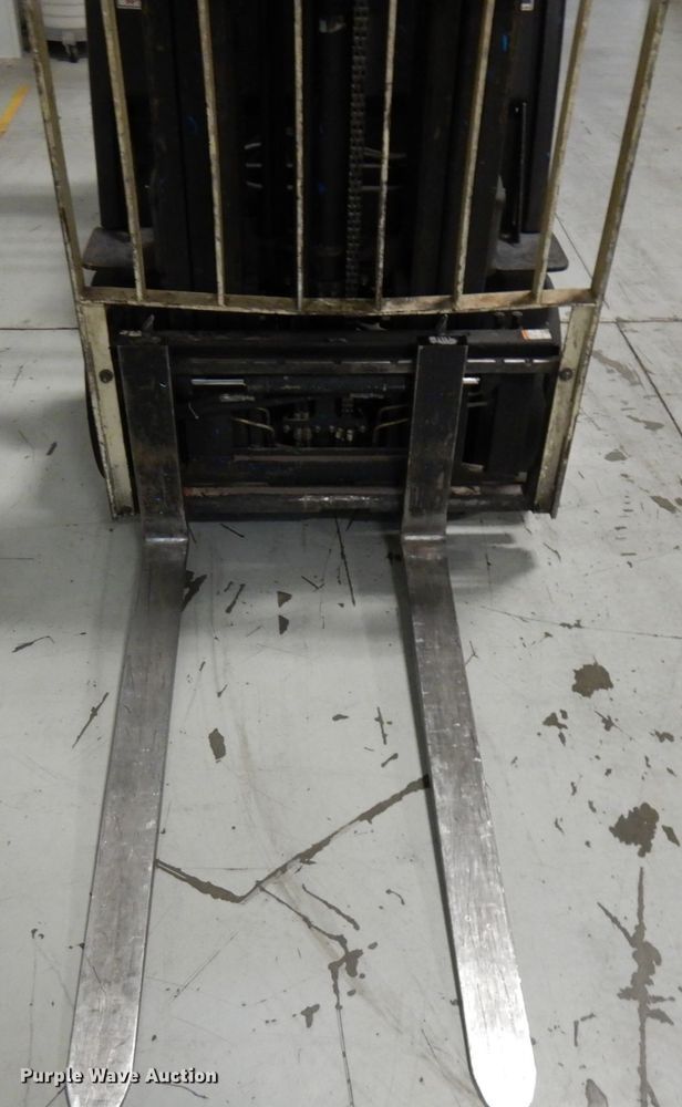 image for item HD9175 Yale GLC050VXNVSE094  forklift