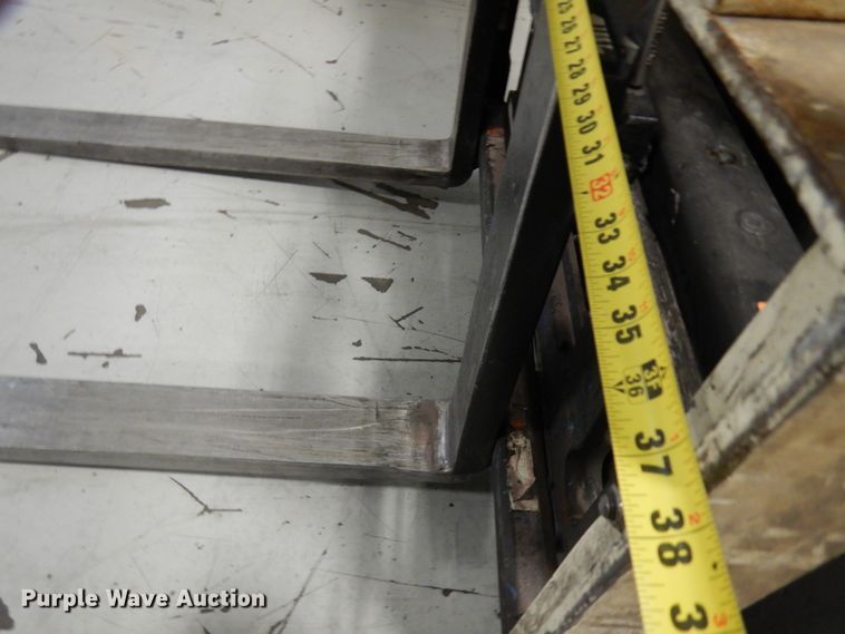 image for item HD9175 Yale GLC050VXNVSE094  forklift