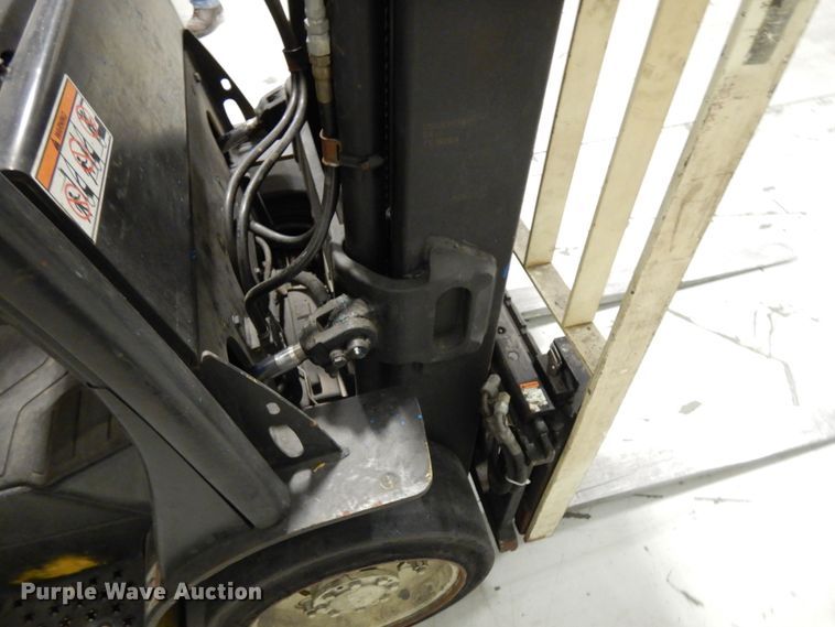 image for item HD9175 Yale GLC050VXNVSE094  forklift