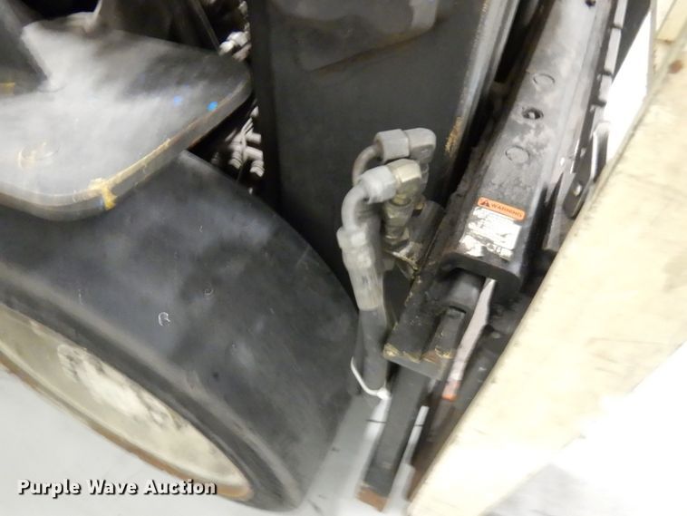 image for item HD9175 Yale GLC050VXNVSE094  forklift