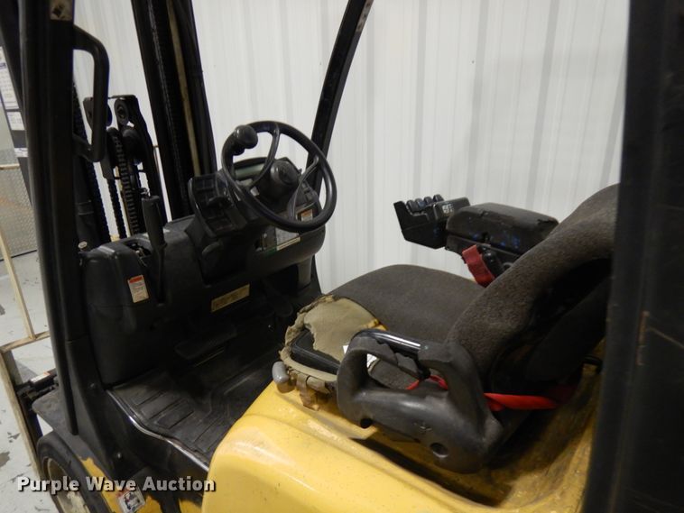 image for item HD9175 Yale GLC050VXNVSE094  forklift