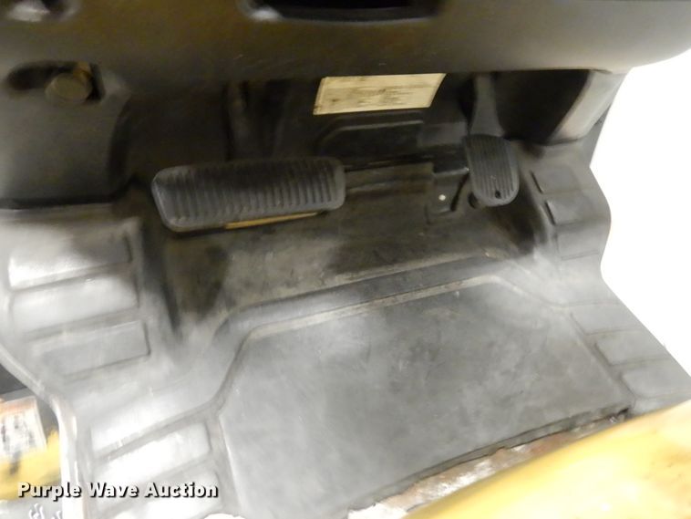 image for item HD9175 Yale GLC050VXNVSE094  forklift