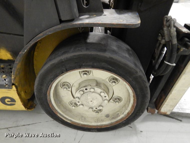 image for item HD9175 Yale GLC050VXNVSE094  forklift