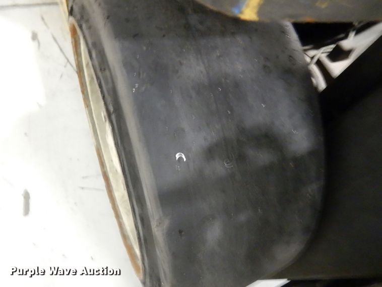 image for item HD9175 Yale GLC050VXNVSE094  forklift