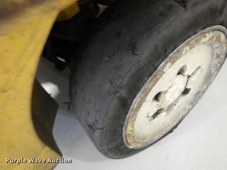 image for item HD9175 Yale GLC050VXNVSE094  forklift