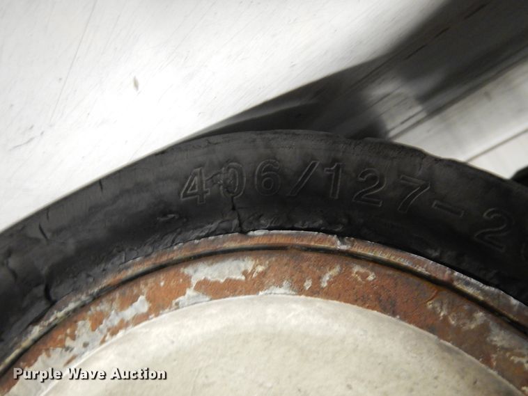 image for item HD9175 Yale GLC050VXNVSE094  forklift