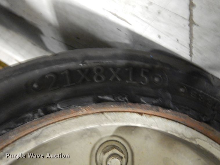 image for item HD9175 Yale GLC050VXNVSE094  forklift