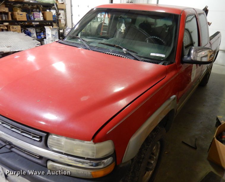 image for item HD9232 2002 Chevrolet Silverado 1500  Ext. Cab pickup truck