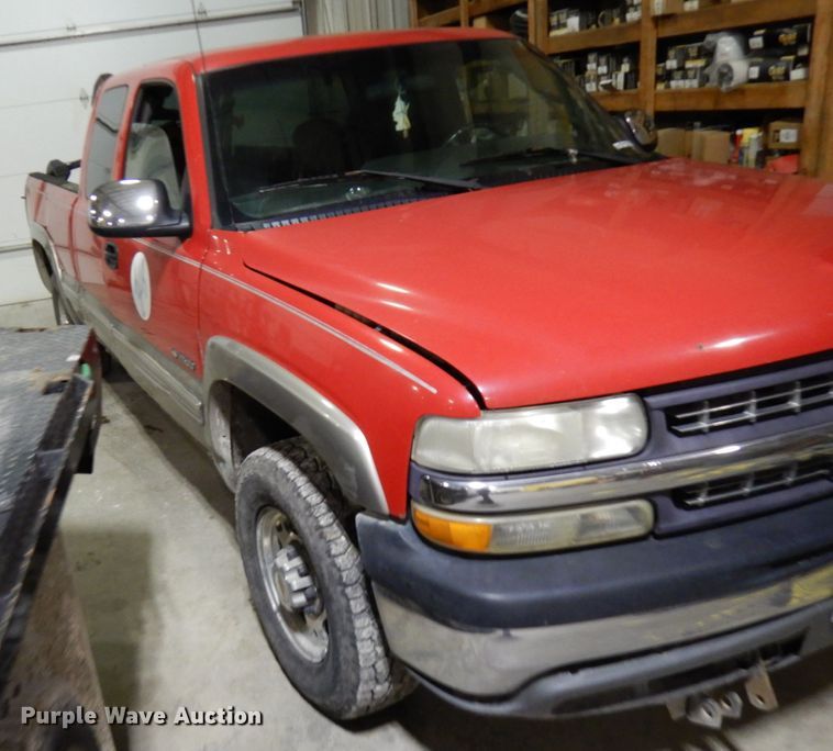 image for item HD9232 2002 Chevrolet Silverado 1500  Ext. Cab pickup truck