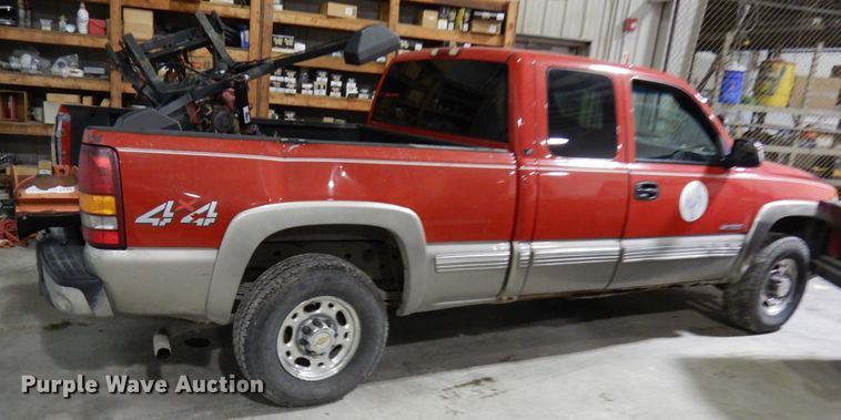 image for item HD9232 2002 Chevrolet Silverado 1500  Ext. Cab pickup truck