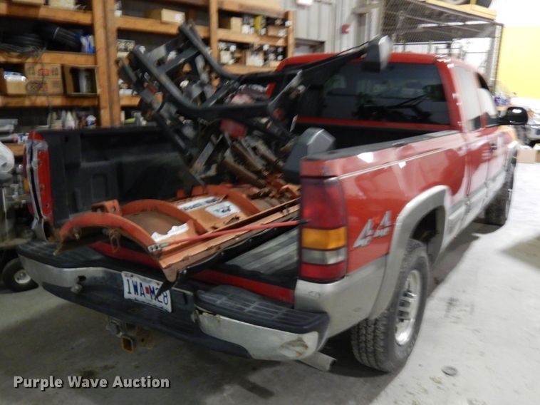 image for item HD9232 2002 Chevrolet Silverado 1500  Ext. Cab pickup truck