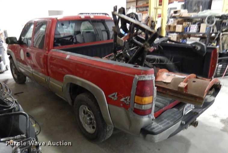 image for item HD9232 2002 Chevrolet Silverado 1500  Ext. Cab pickup truck