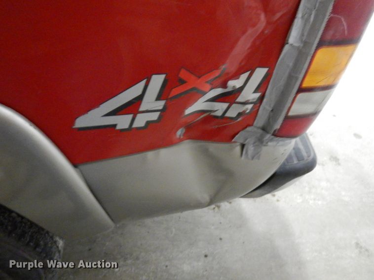 image for item HD9232 2002 Chevrolet Silverado 1500  Ext. Cab pickup truck